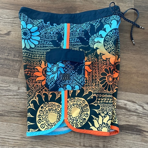 Billabong Airlite board shorts 30 - Picture 4 of 7